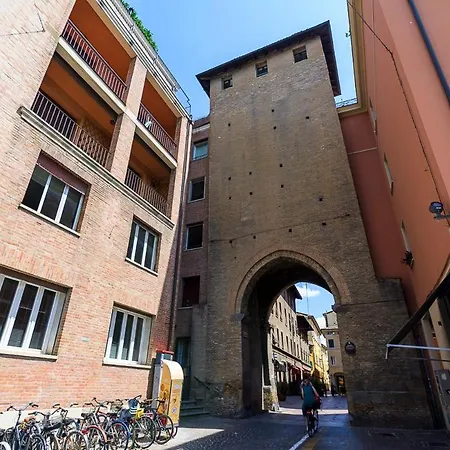 La Torre Di Porta Nuova アパート ボローニャ